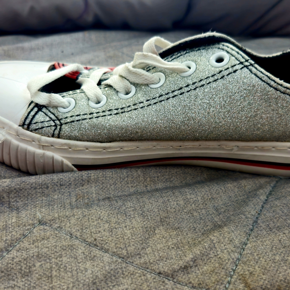 UGA Red and Black Graphic Sneakers Size 6. image 5